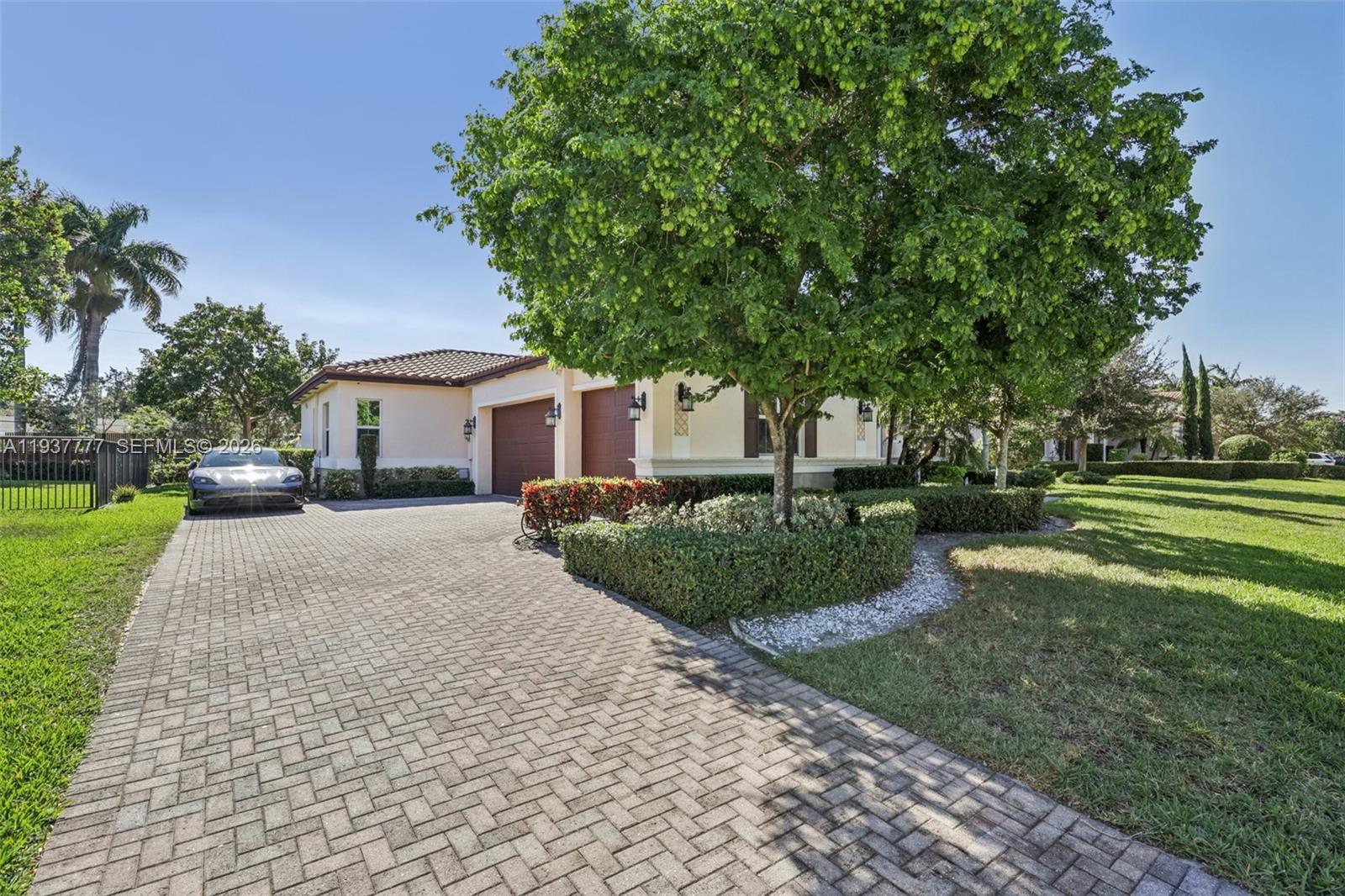 TARALYNE OAKS - Residential