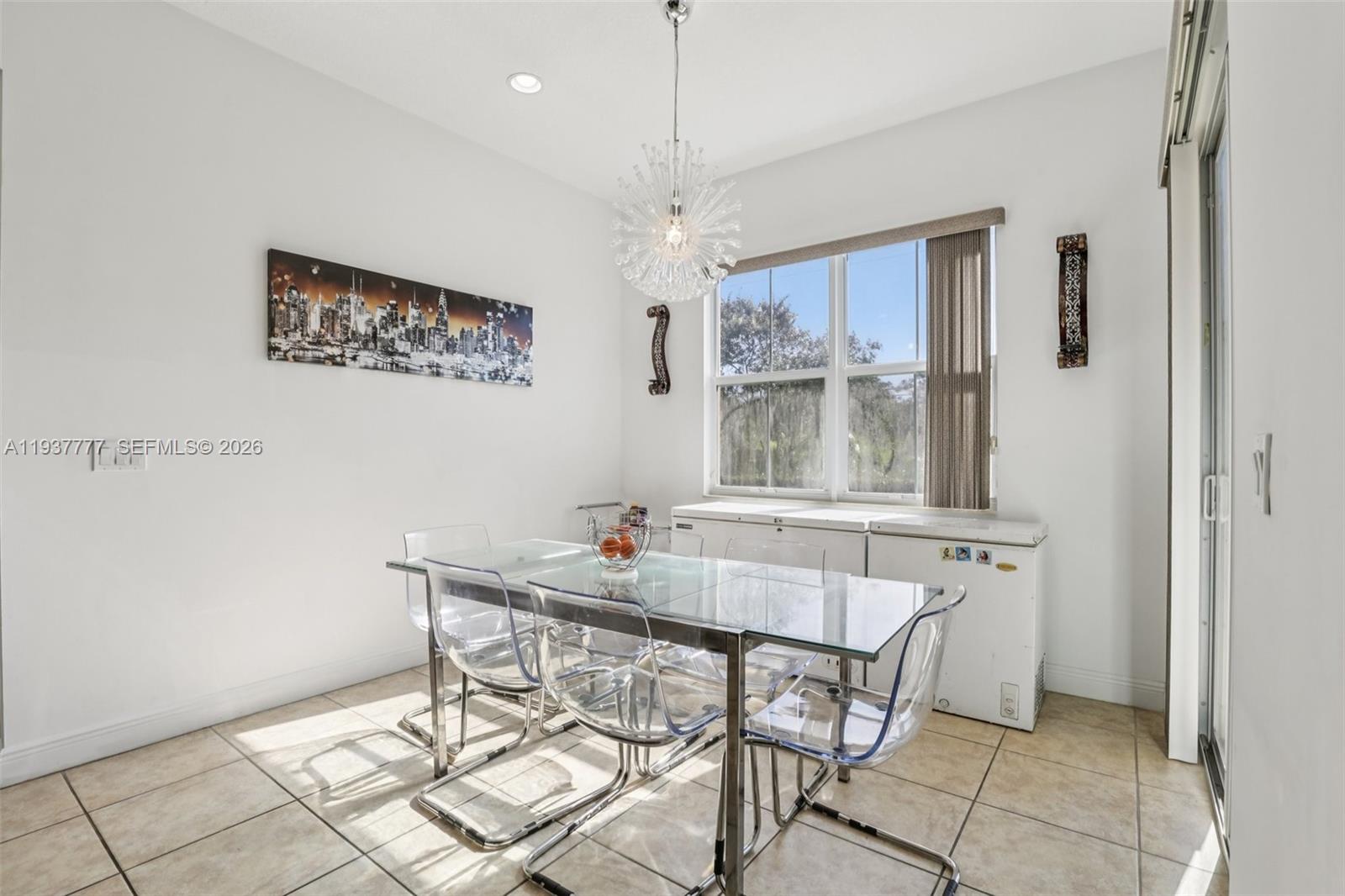 TARALYNE OAKS - Residential