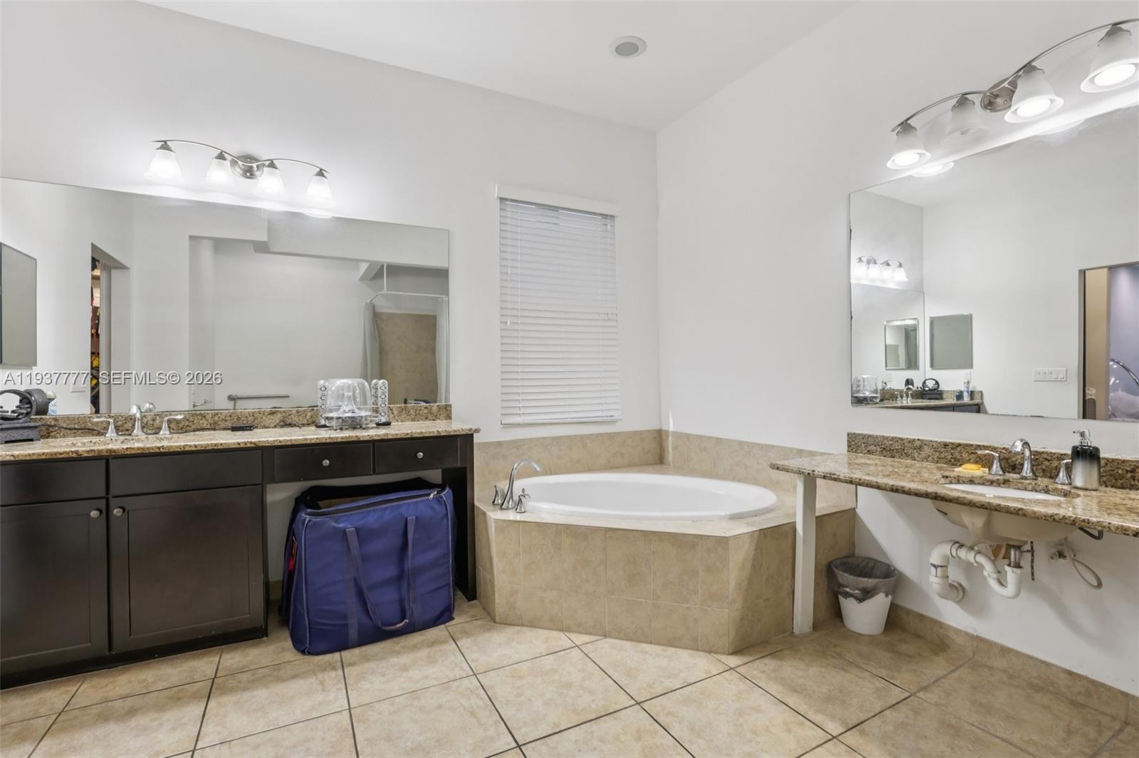 TARALYNE OAKS - Residential