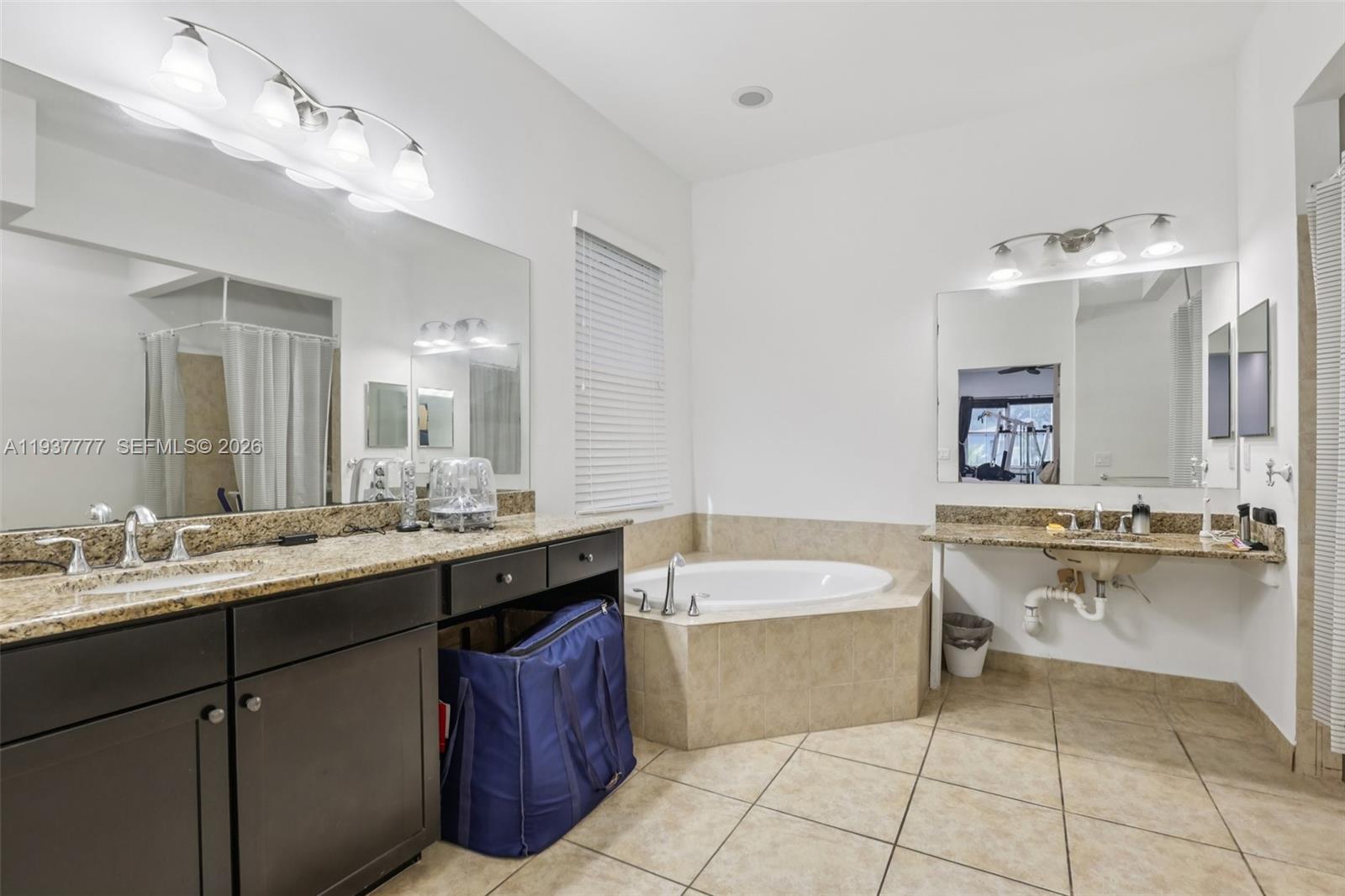 TARALYNE OAKS - Residential