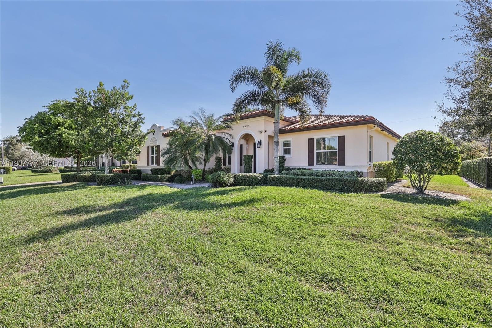 TARALYNE OAKS - Residential