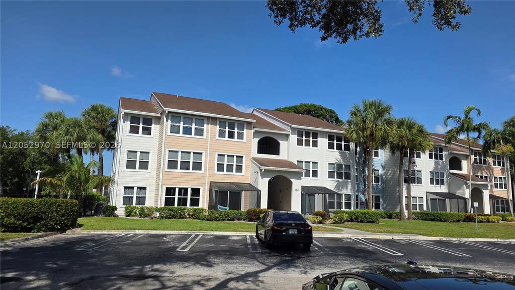 Photo of 2313 N Congress Ave #34, Boynton Beach, FL 33426 (MLS # A12052970)