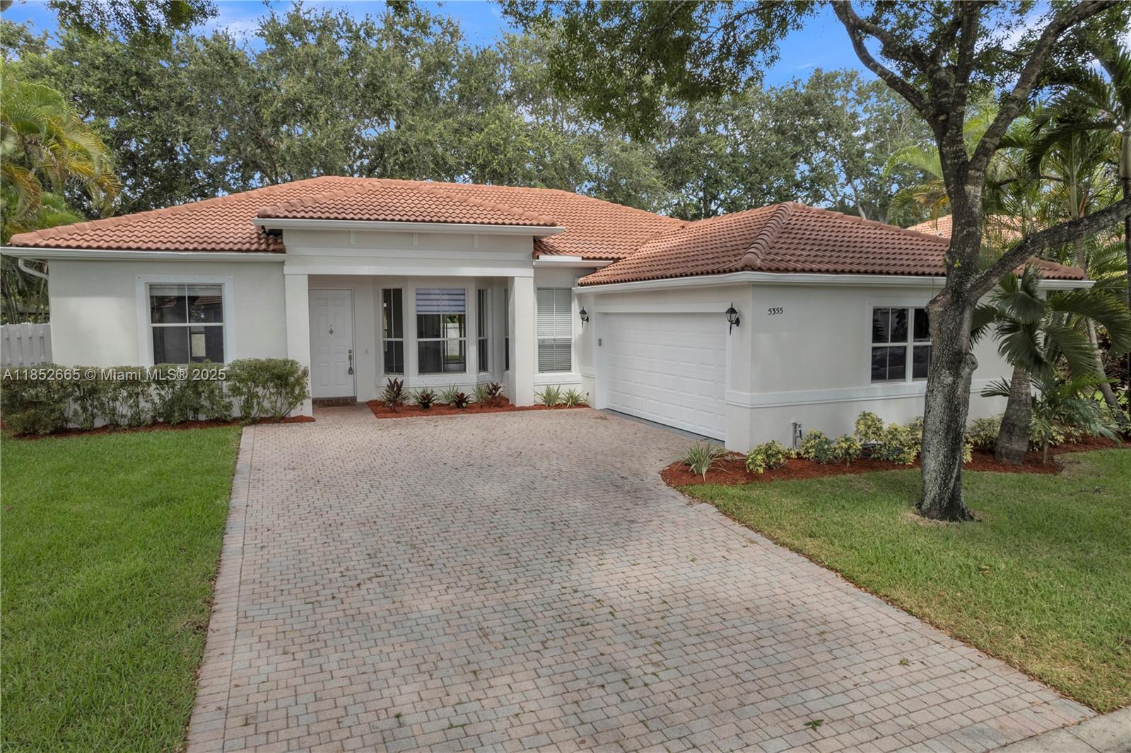 This home is located in the highly sought after community of Oakridge. The "OAK" model features 3 bedrooms, 2 bathrooms, with newer remodeled kitchen and baths. In addition to the 2 car garage the driveway fits 4 vehicles! The kitchen is open to the family room which has sliders that lean to the outside covered patio. Cathedral ceilings add to the charm of the living & dining room areas. The primary bedroom also features a cathedral ceiling. Leading into the bathroom you'll find 2 closets, one of which is "walk in". separate tub & shower, a vanity with double sinks & faucets. The community features 3 tennis courts, a tot lot, a volleyball court& a 1 mile path perfect for jogging or walking your dog. 24/7 Security provided at the entrance gate.