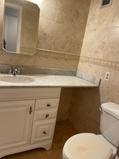 COMMODORE PLAZA CONDO - Residential Lease