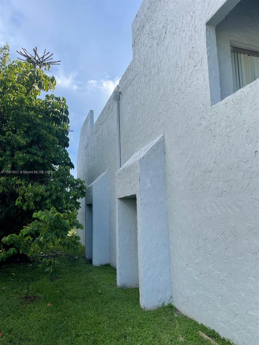 WIMBLEDON TOWNHOUSE III-8 - Residential