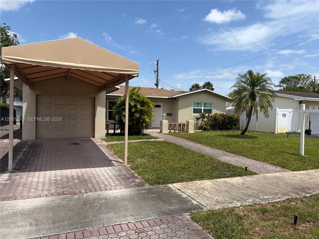 Photo of 3205 Liberty St, Hollywood, FL 33021 (MLS # A12001510)
