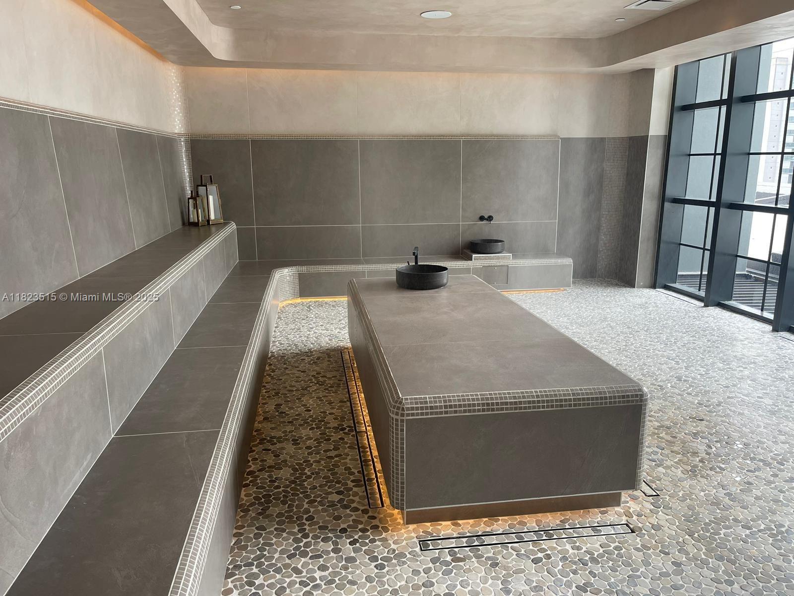 GALE RESIDENCES-NATIIVO - Residential