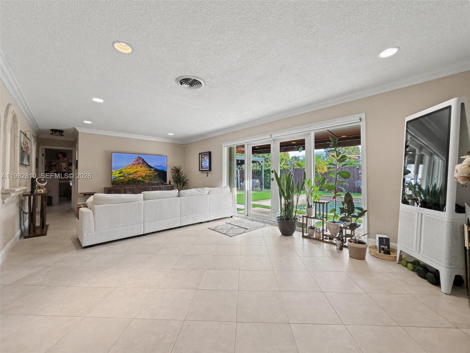 MIAMI LAKES SEC 4 - Residential