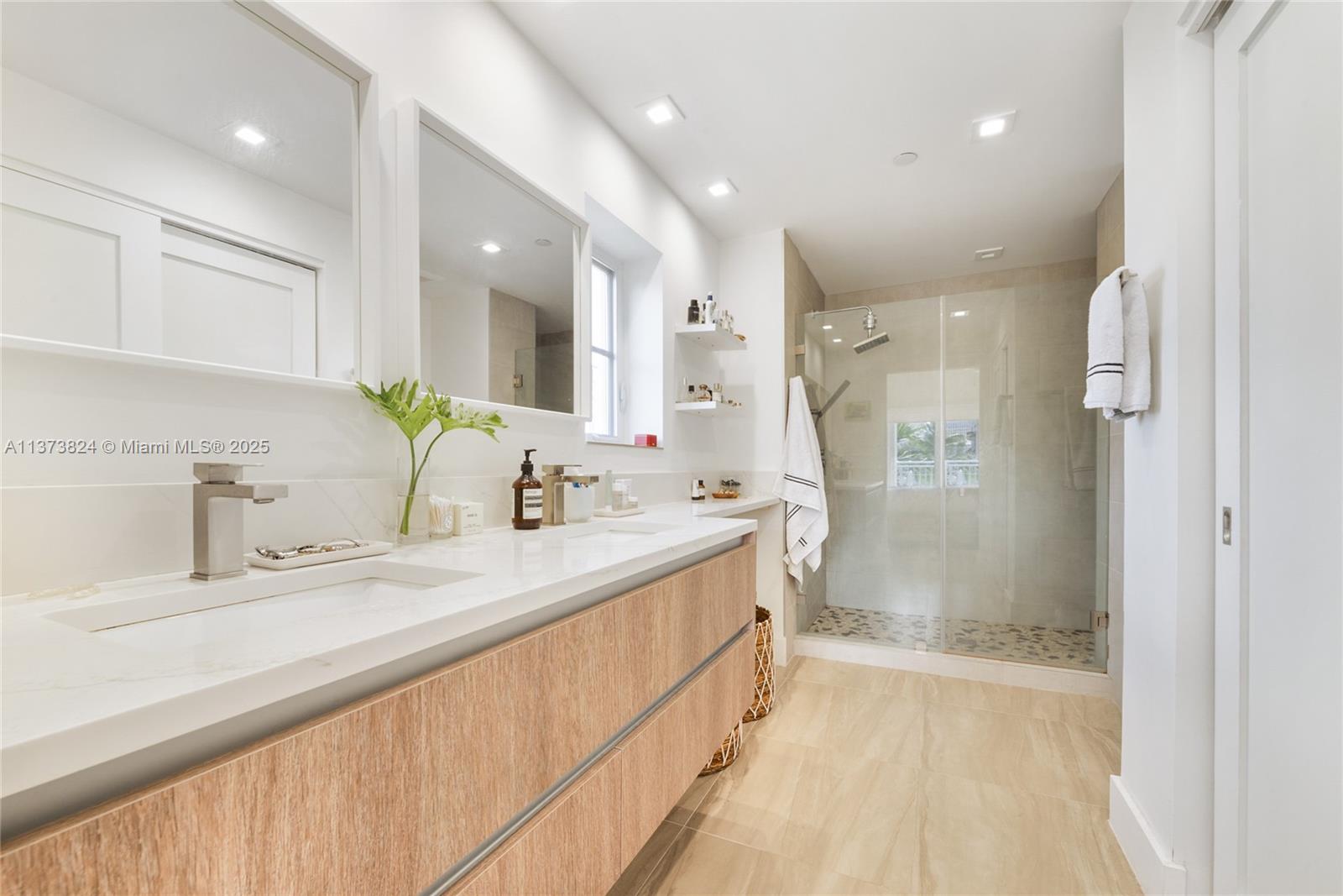 C GAB DOUGLAS SEC - Residential