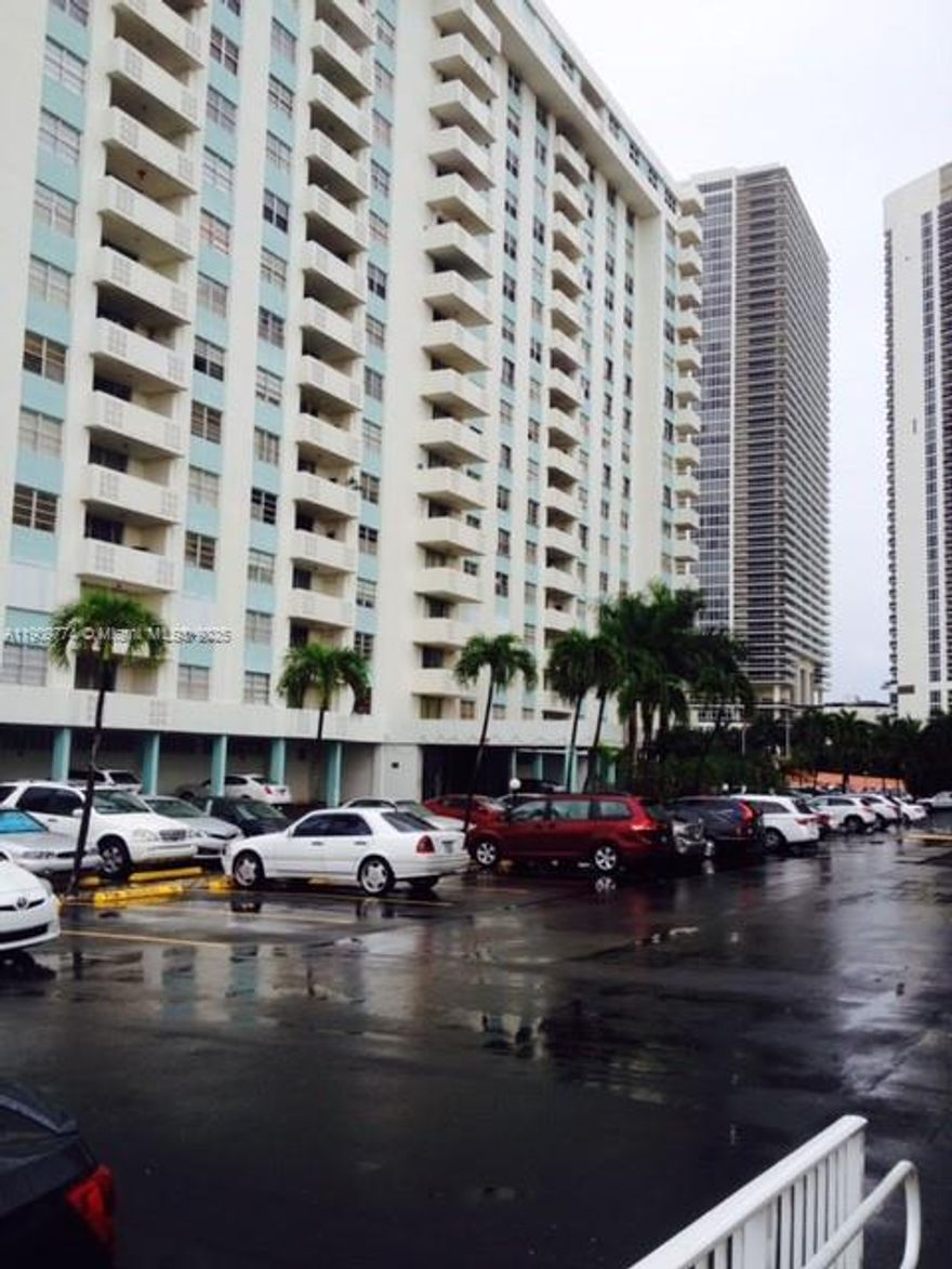 Enjoy staying in this 2 bed 2 bath spacious split plan apt located 2 min walk to the beach. Completely renovated and furnished. The Building offers a huge pool overlooking the canal and a gym with a new equipment. Parking, cable TV and internet are included in this gated community. The unit is available from now up to 6 months rent. Seasonal rental is possible for a higher price.