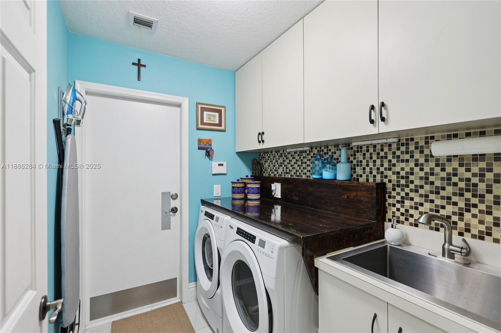 SUNSET LAKES PLAT ONE - Residential
