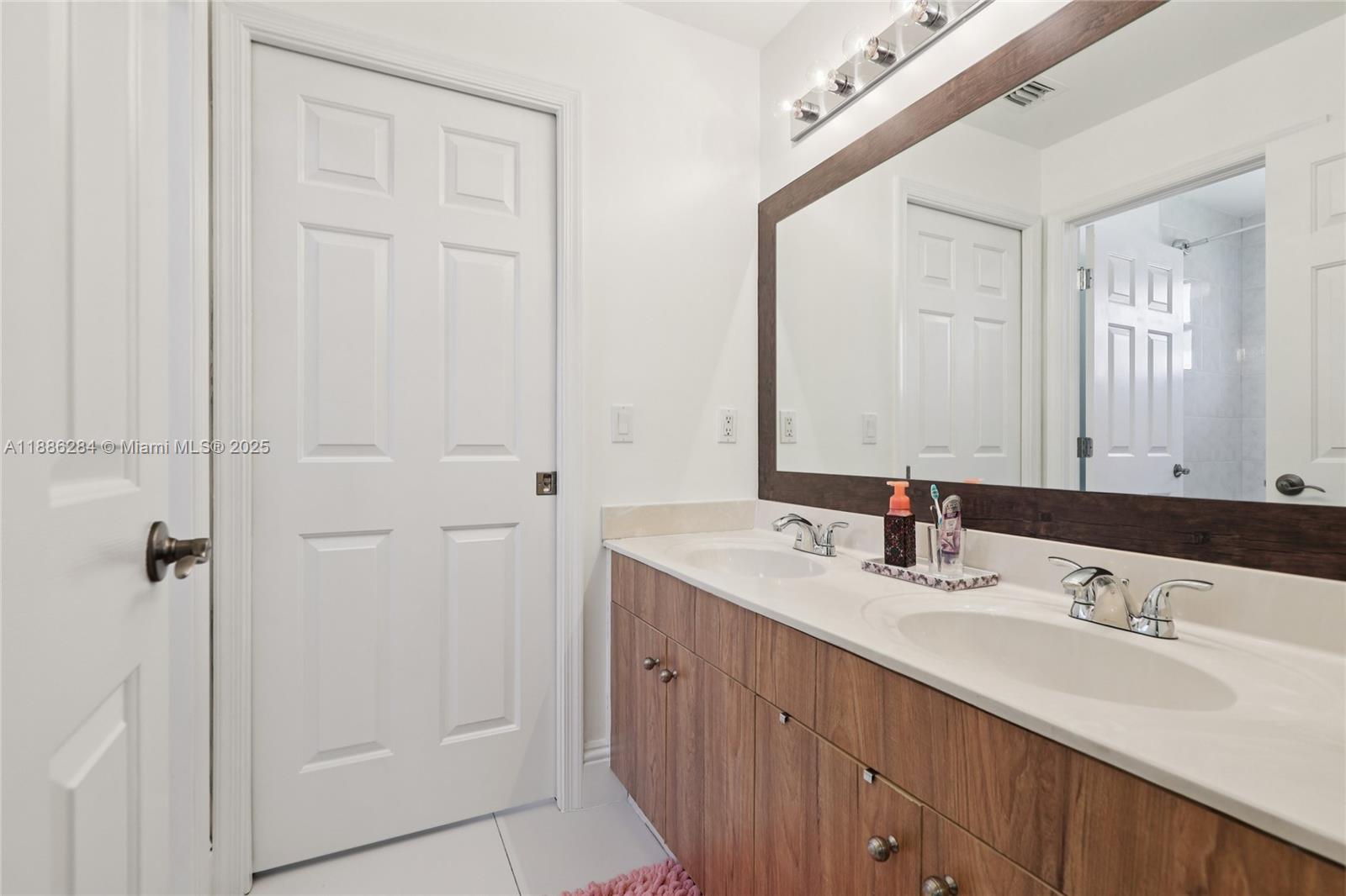 SUNSET LAKES PLAT ONE - Residential