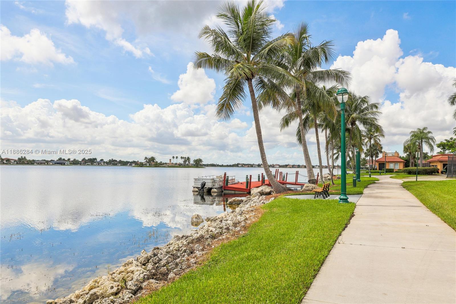 SUNSET LAKES PLAT ONE - Residential