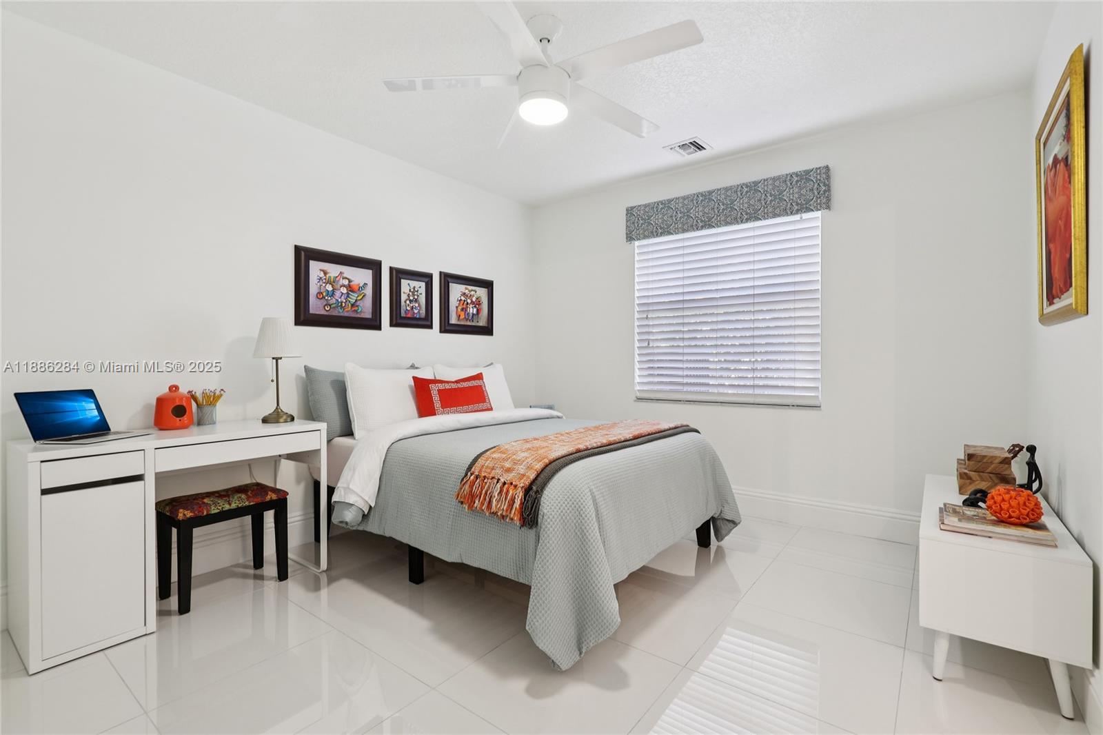 SUNSET LAKES PLAT ONE - Residential