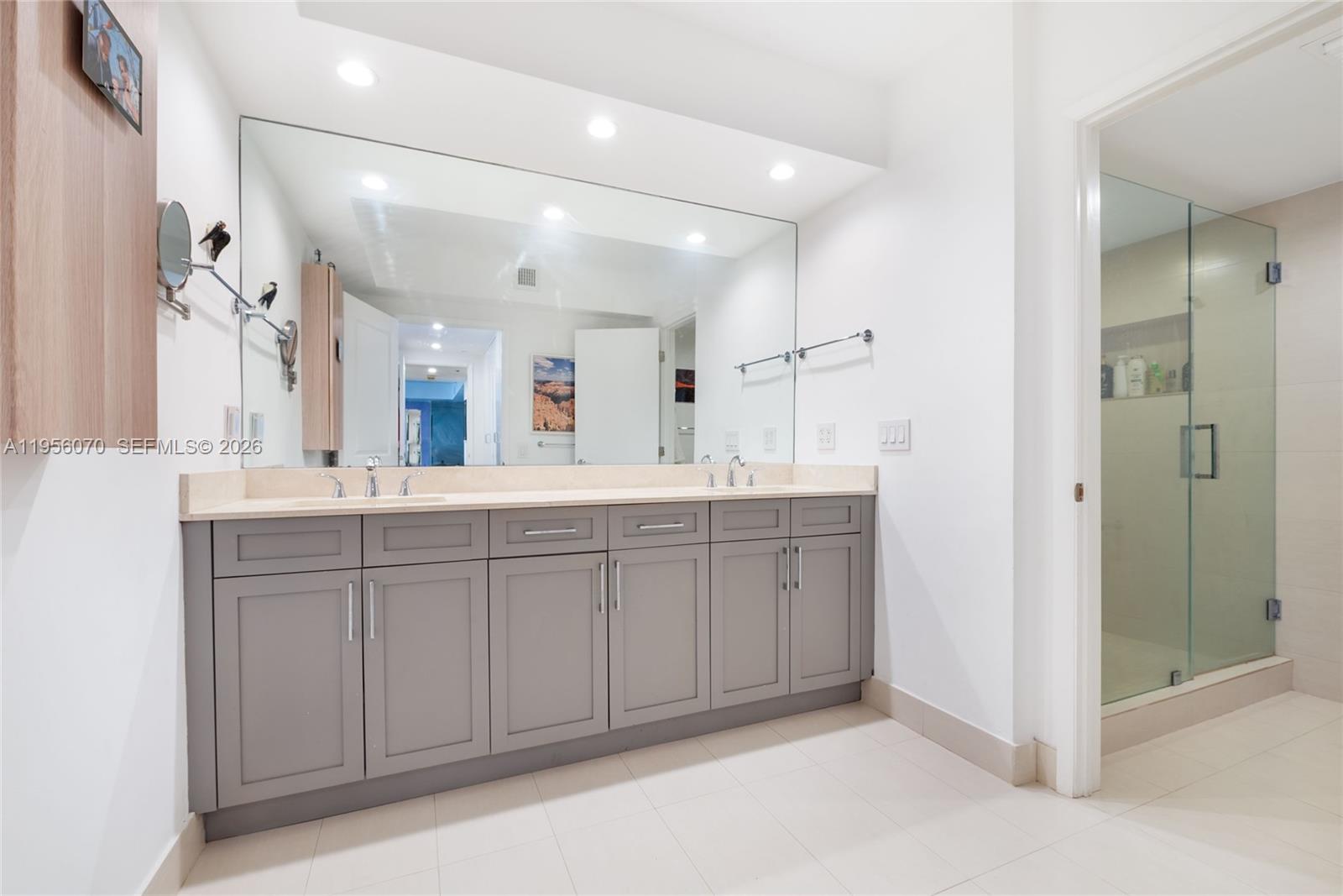 VILLA REGINA CONDO - Residential