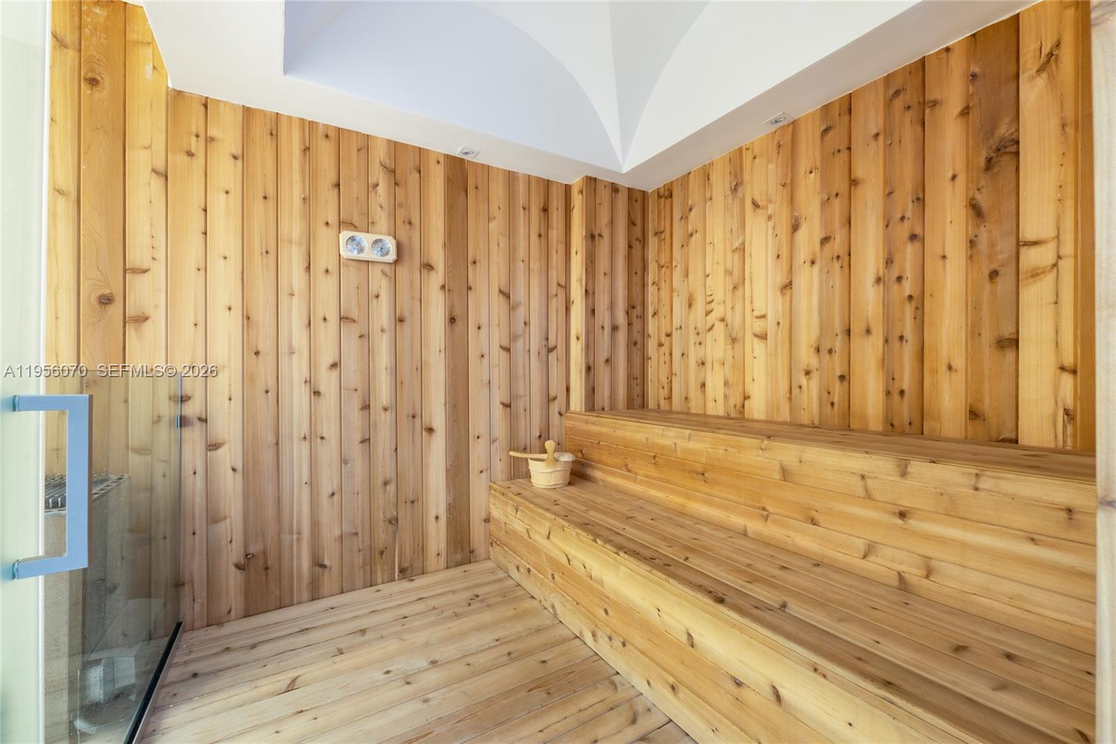 VILLA REGINA CONDO - Residential