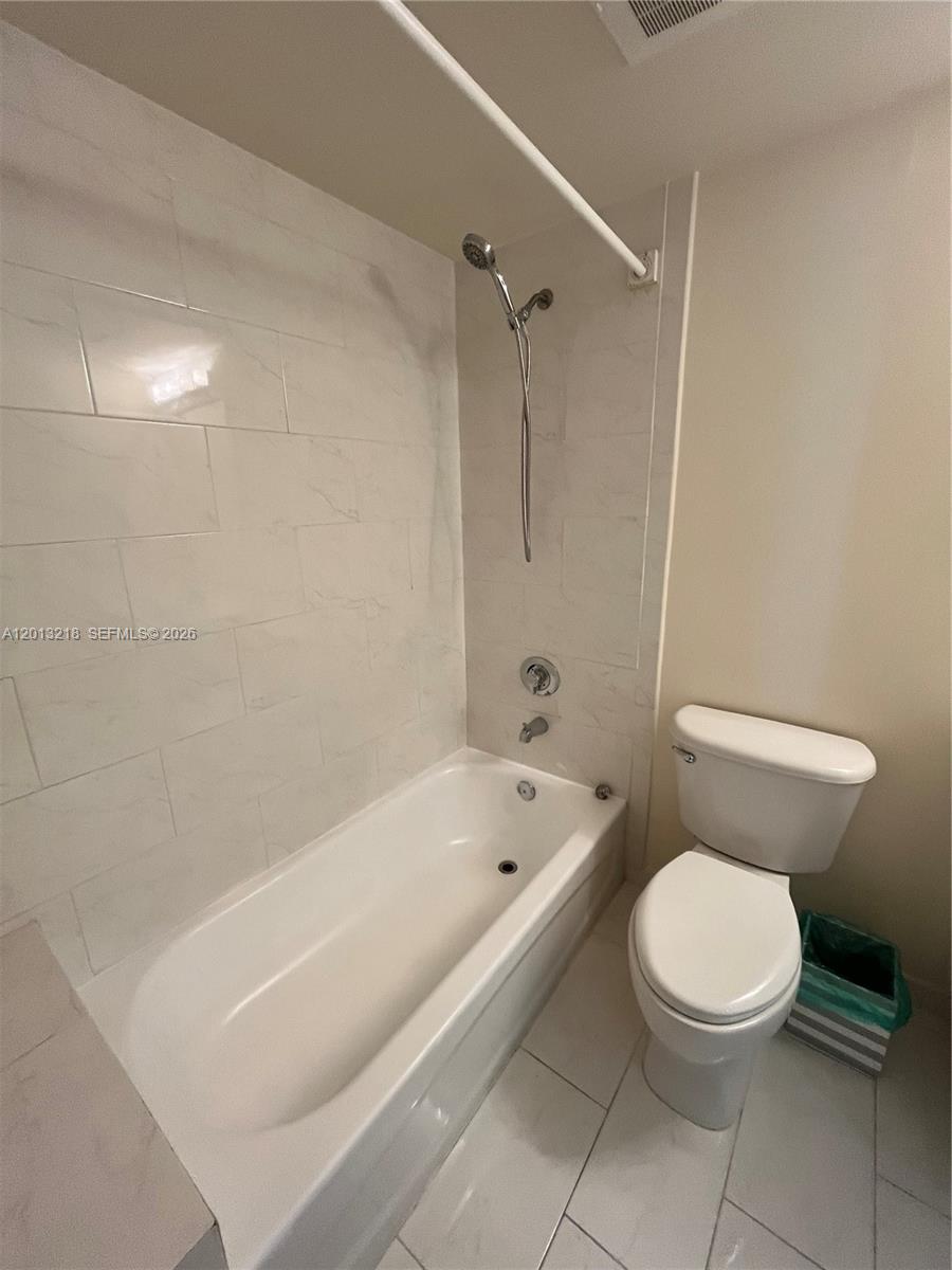 VILLAGGIO IN THE GROVE TO - Residential Lease