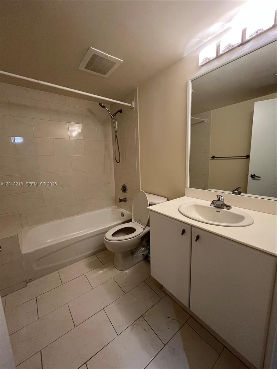 VILLAGGIO IN THE GROVE TO - Residential Lease