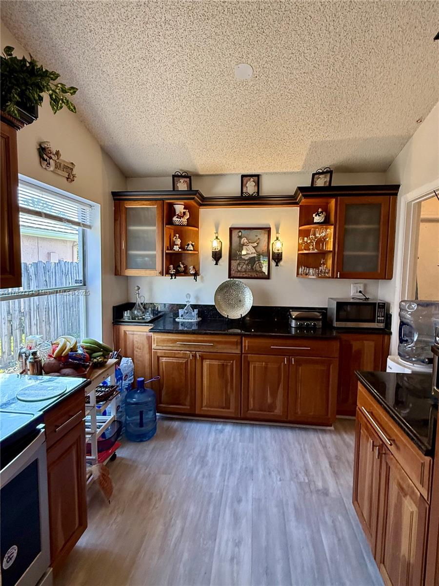 1060 New Parkview Pl