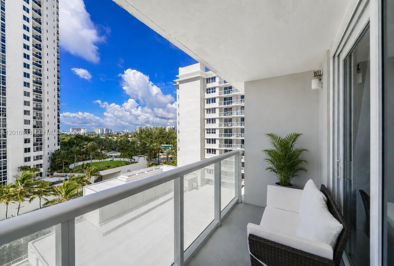 THE AVENTURA BEACH CLUB C - Residential