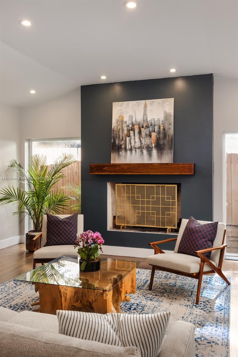 ROCK REEF - Residential