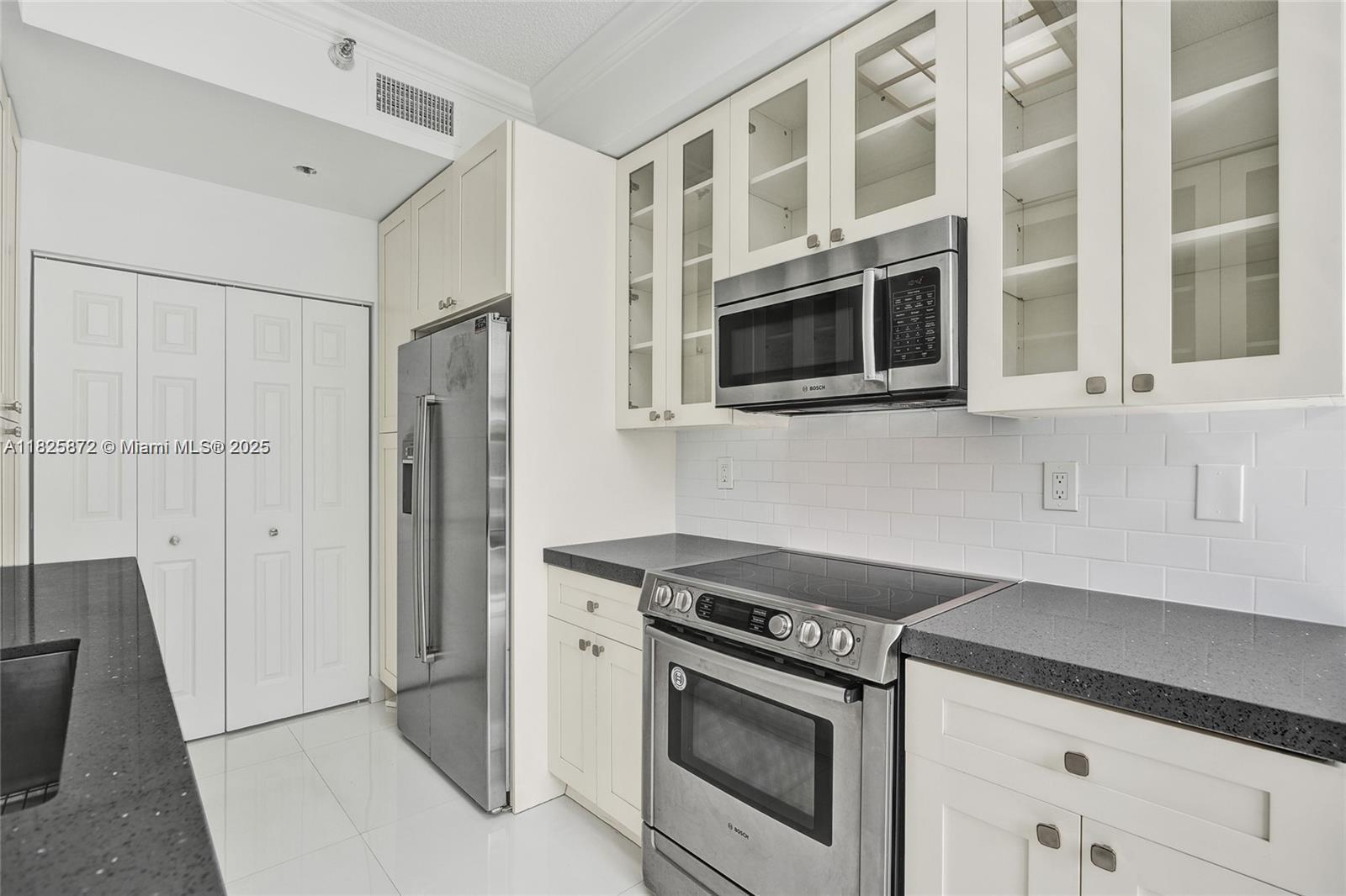 3500 Mystic Pointe 105