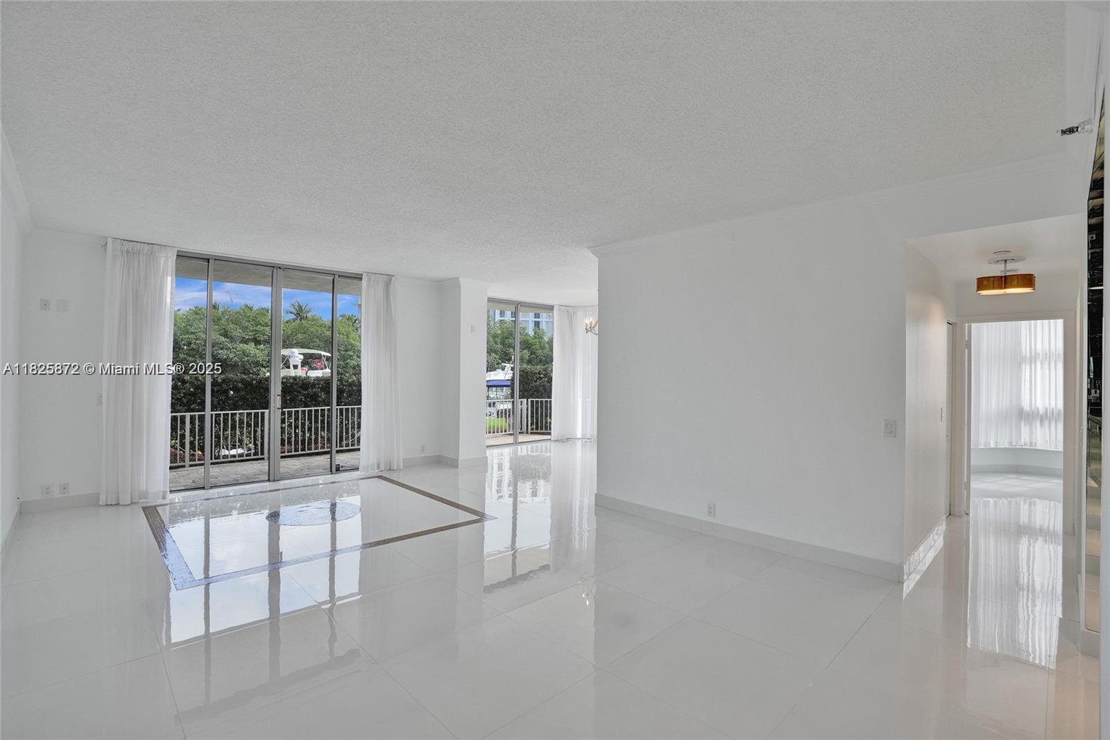 3500 Mystic Pointe 105