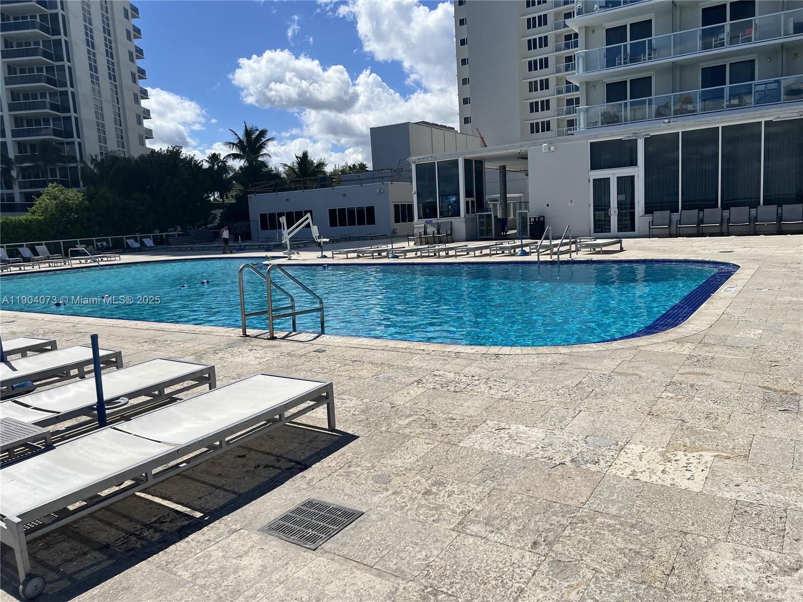 THE AVENTURA BEACH CLUB C - Residential