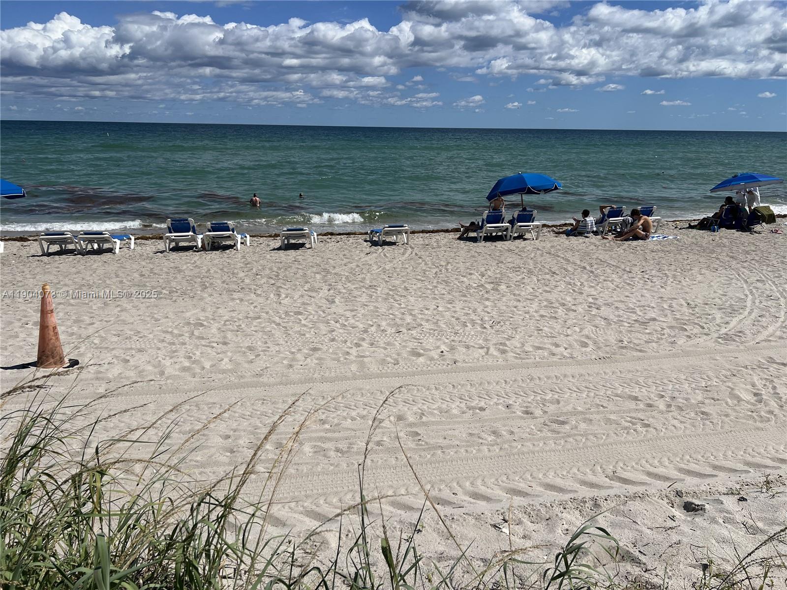 THE AVENTURA BEACH CLUB C - Residential