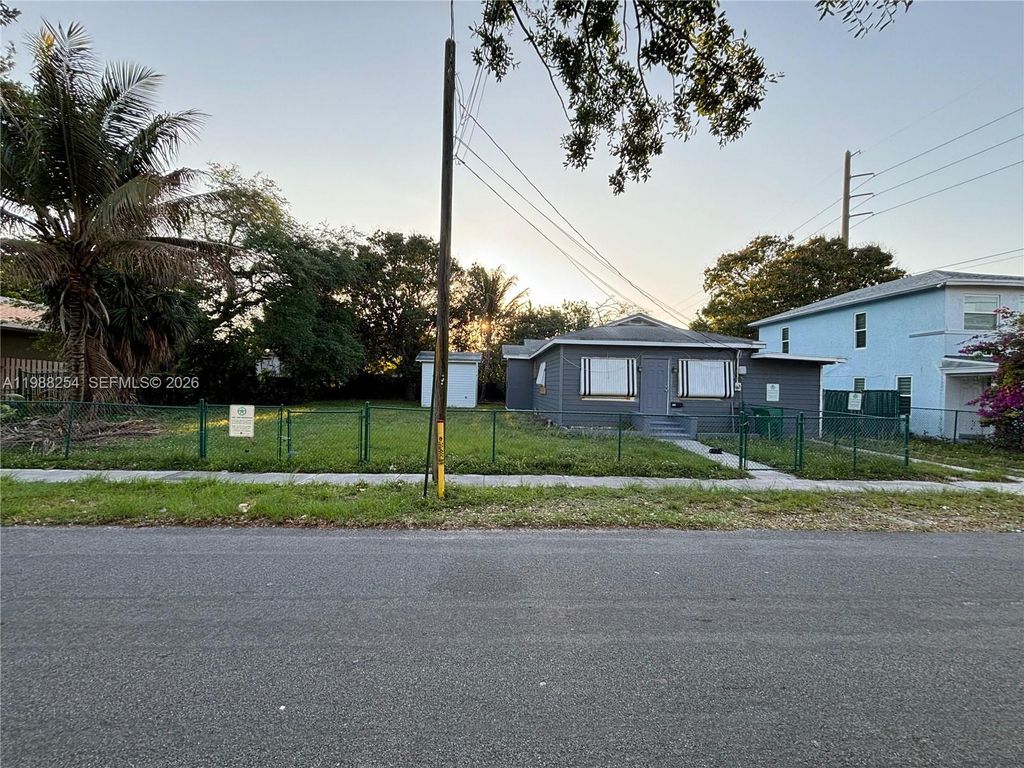 Photo of 214 SW 1st Ave, Dania Beach, FL 33004 (MLS # A11988254)