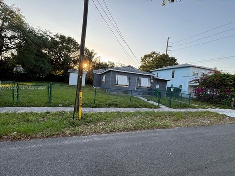 Photo of 214 SW 1st Ave, Dania Beach, FL 33004 (MLS # A11988254)