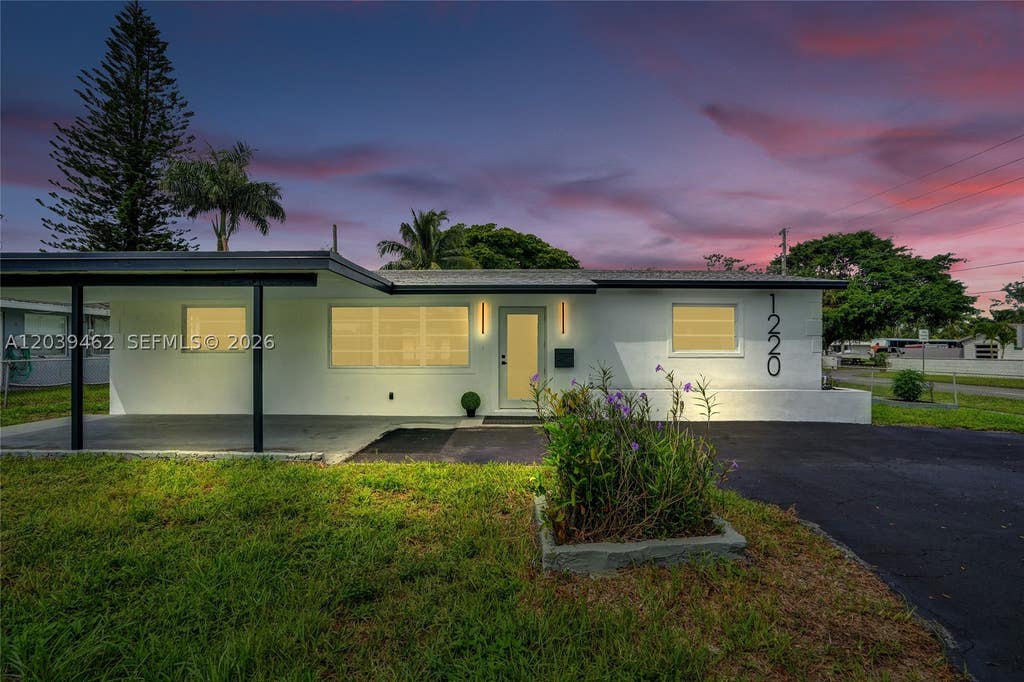 Photo of 1220 NE 8 St, Pompano Beach, FL 33060 (MLS # A12039462)