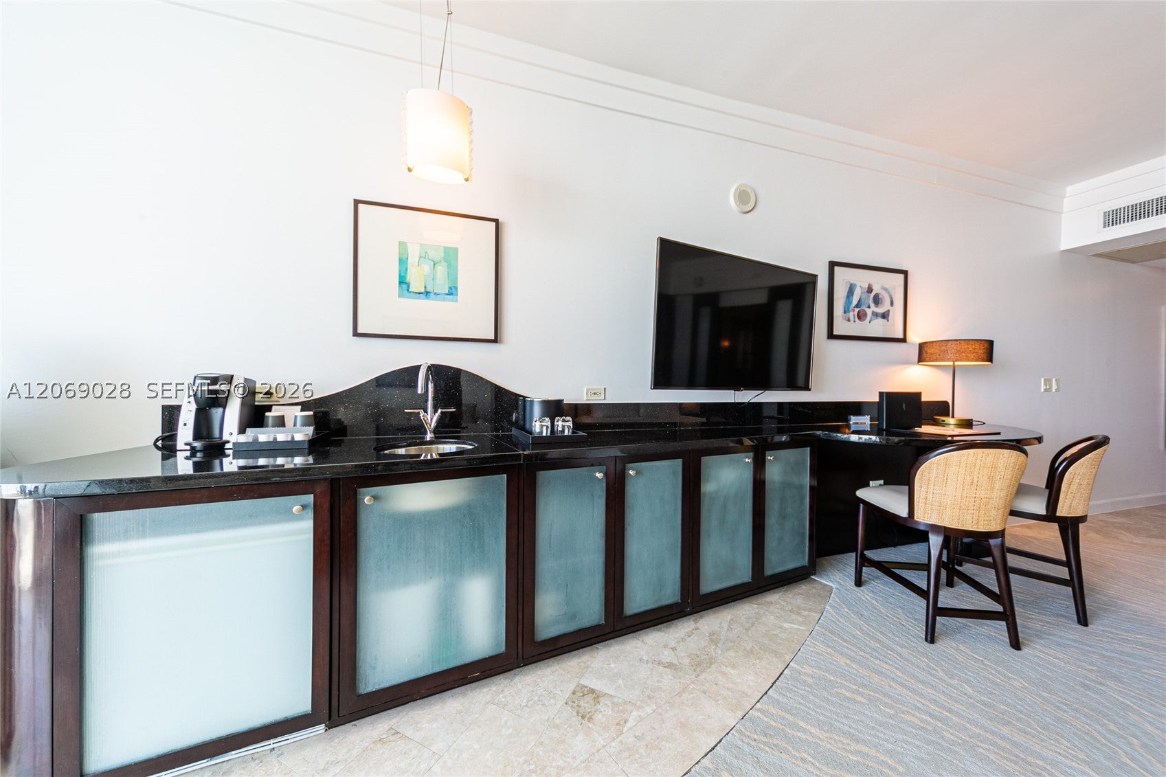 4391 Collins Ave 1015