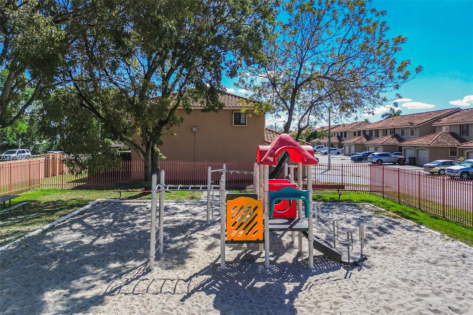 LAGO GRANDE FIVE-A CONDO - Residential