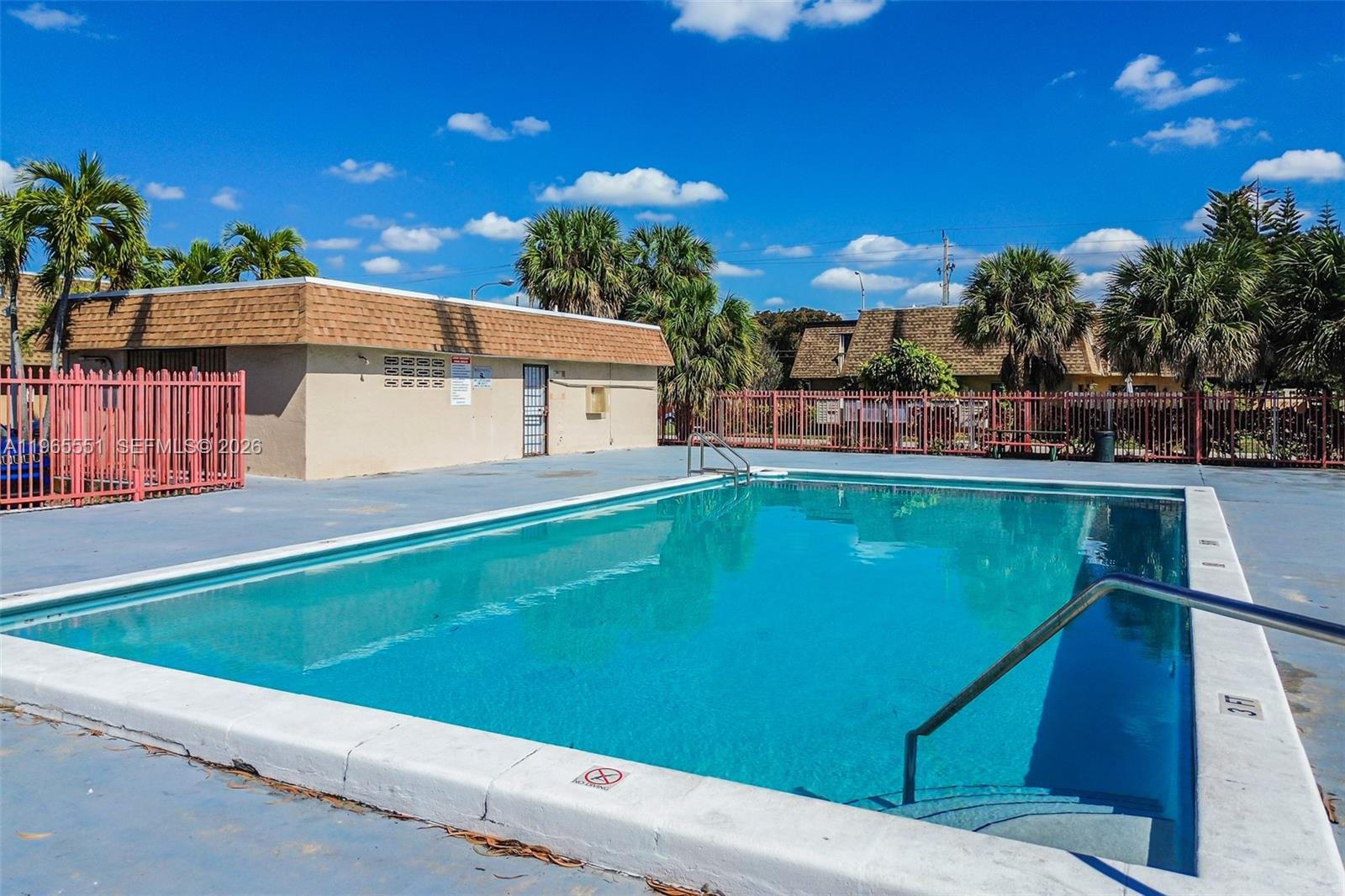 LAGO GRANDE FIVE-A CONDO - Residential