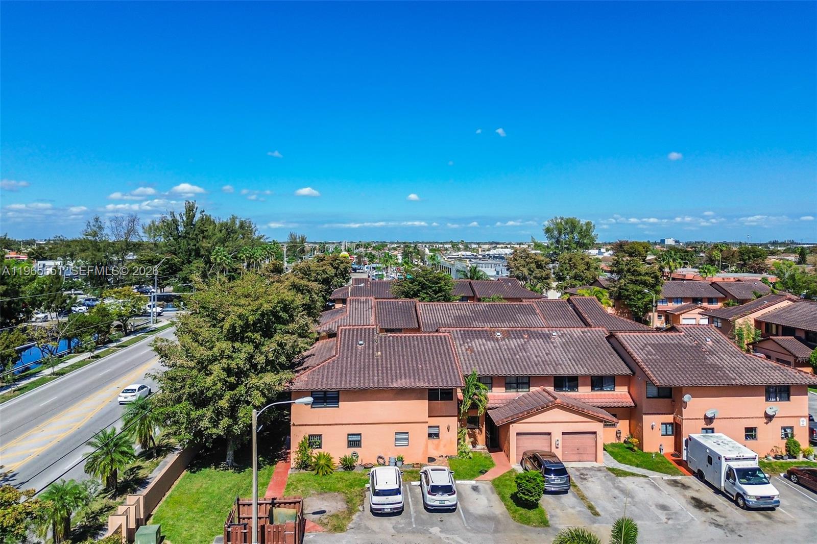 LAGO GRANDE FIVE-A CONDO - Residential