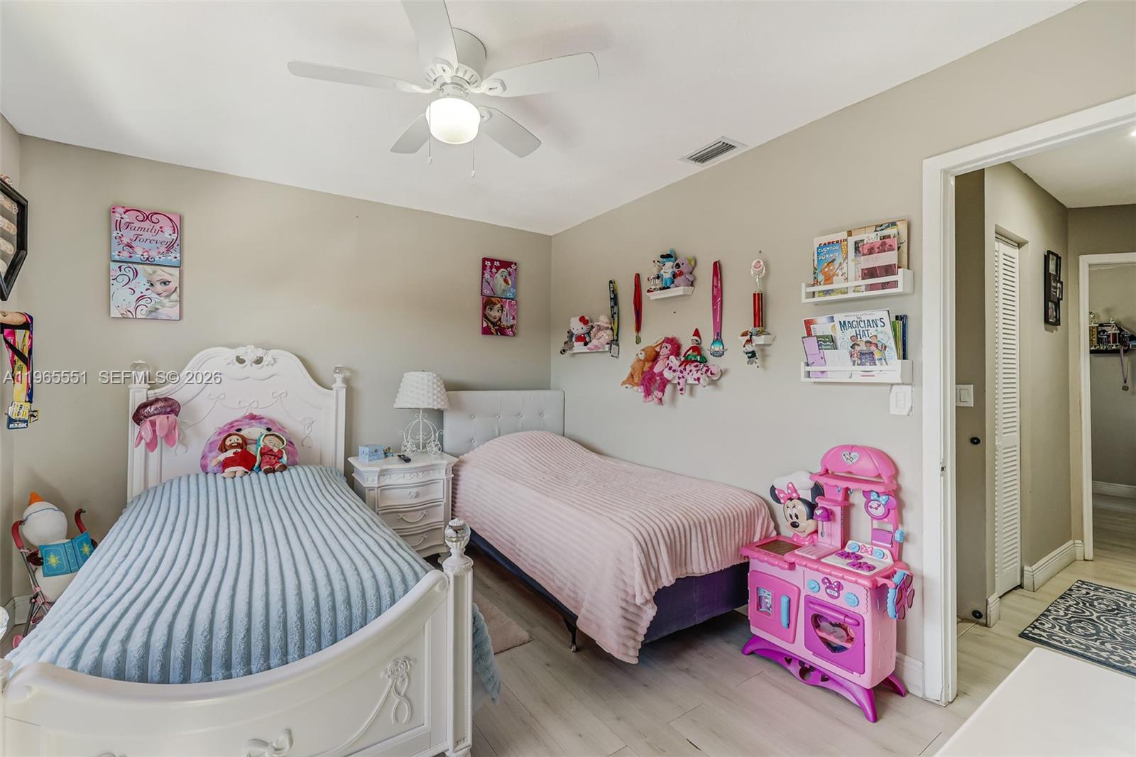 LAGO GRANDE FIVE-A CONDO - Residential