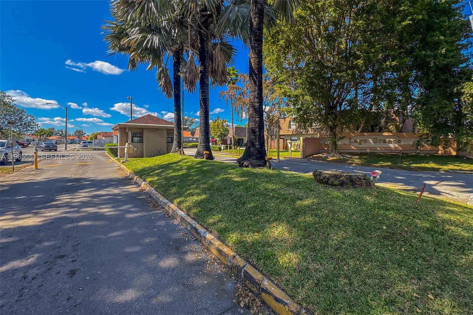 LAGO GRANDE FIVE-A CONDO - Residential