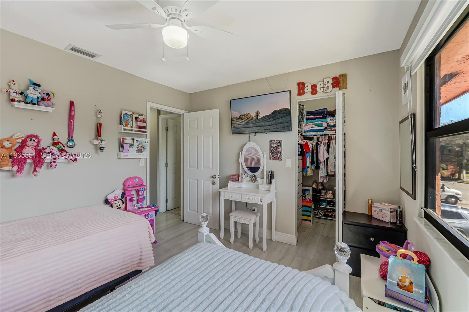 LAGO GRANDE FIVE-A CONDO - Residential