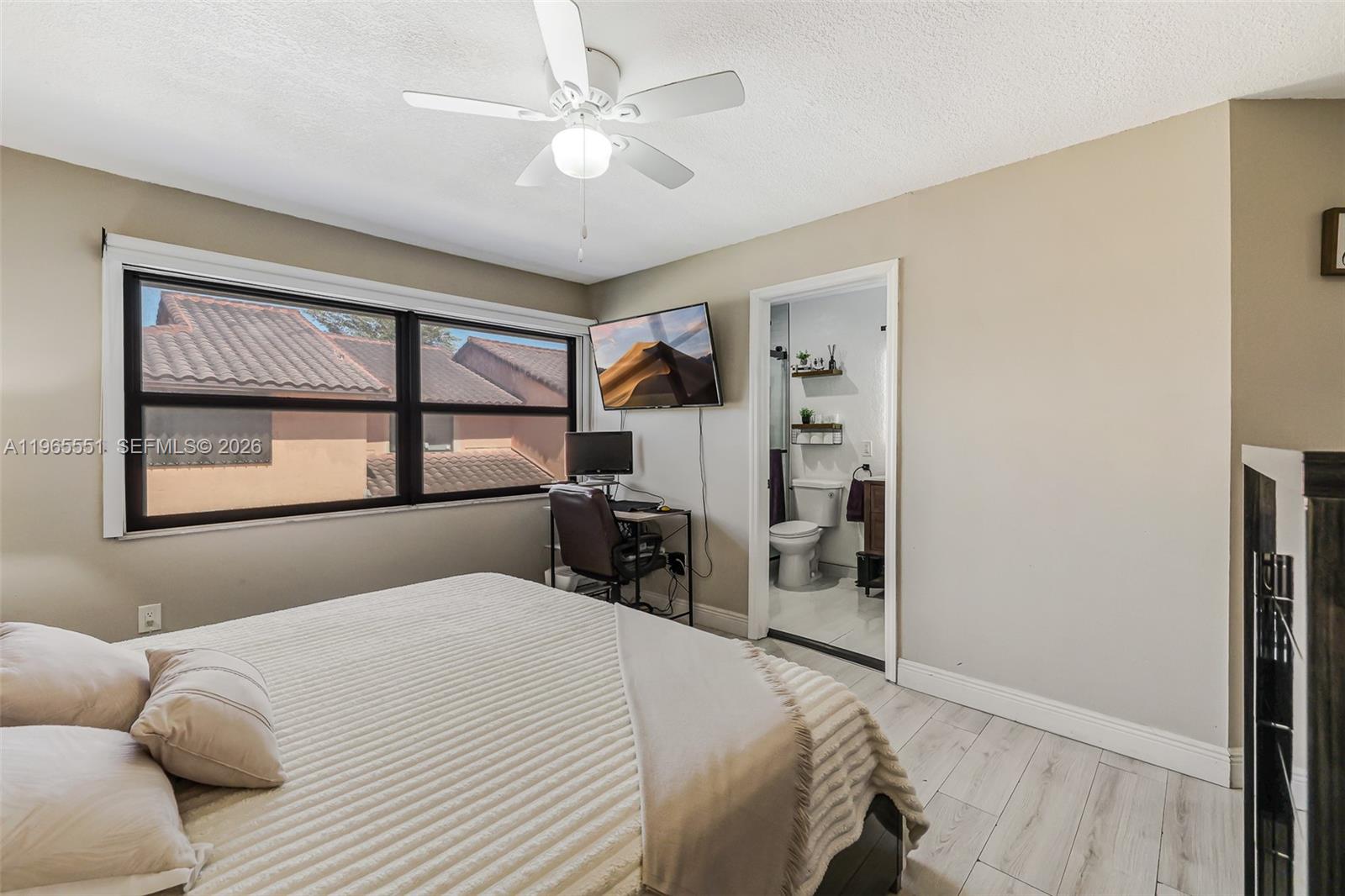 LAGO GRANDE FIVE-A CONDO - Residential