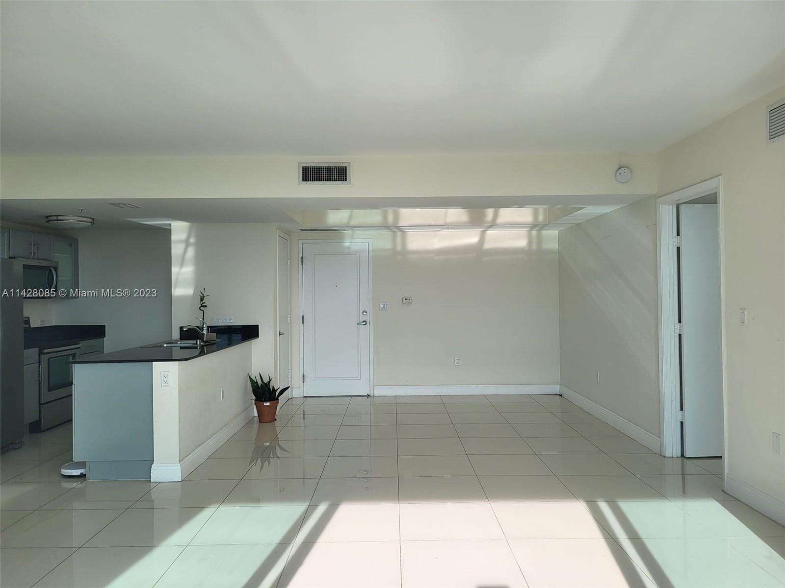 Beautiful 1 bedroom / 2 bathrooms + big den that can easily be converted into the 2nd room by just adding a wall with washer/ dryer into the unit. Stainless steel appliances and oversized balcony. Very well located, Terrazas is in the historic Miami River District, 10 min away from Downtown, Brickell, Midtown and Miami International airport. 24/7 security, gated building with amenities like pool, gym/exercise room and party room. 1 parking space assigned.