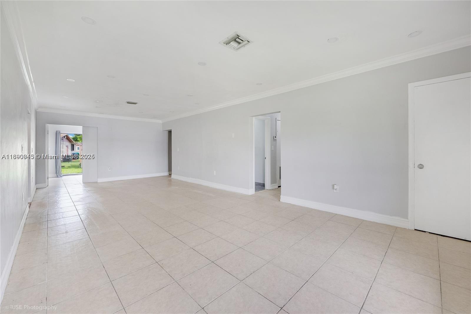 BELL GARDENS - Residential Lease