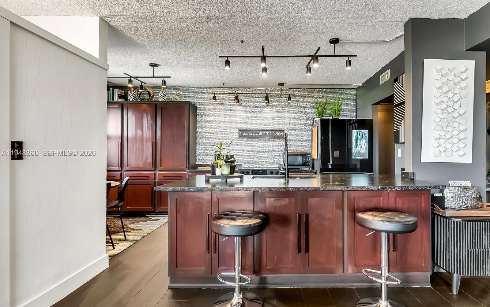 3800 Hillcrest Dr 401