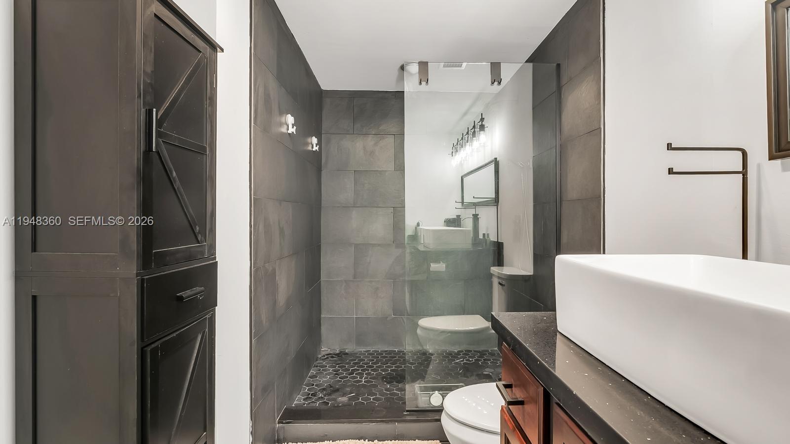 HILLCREST EAST NO 25 COND - Residential