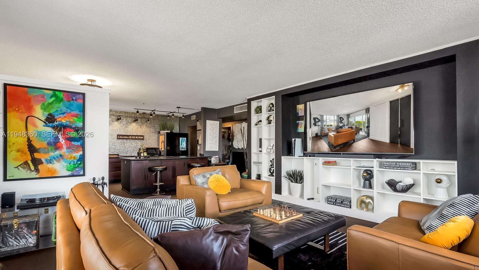 HILLCREST EAST NO 25 COND - Residential