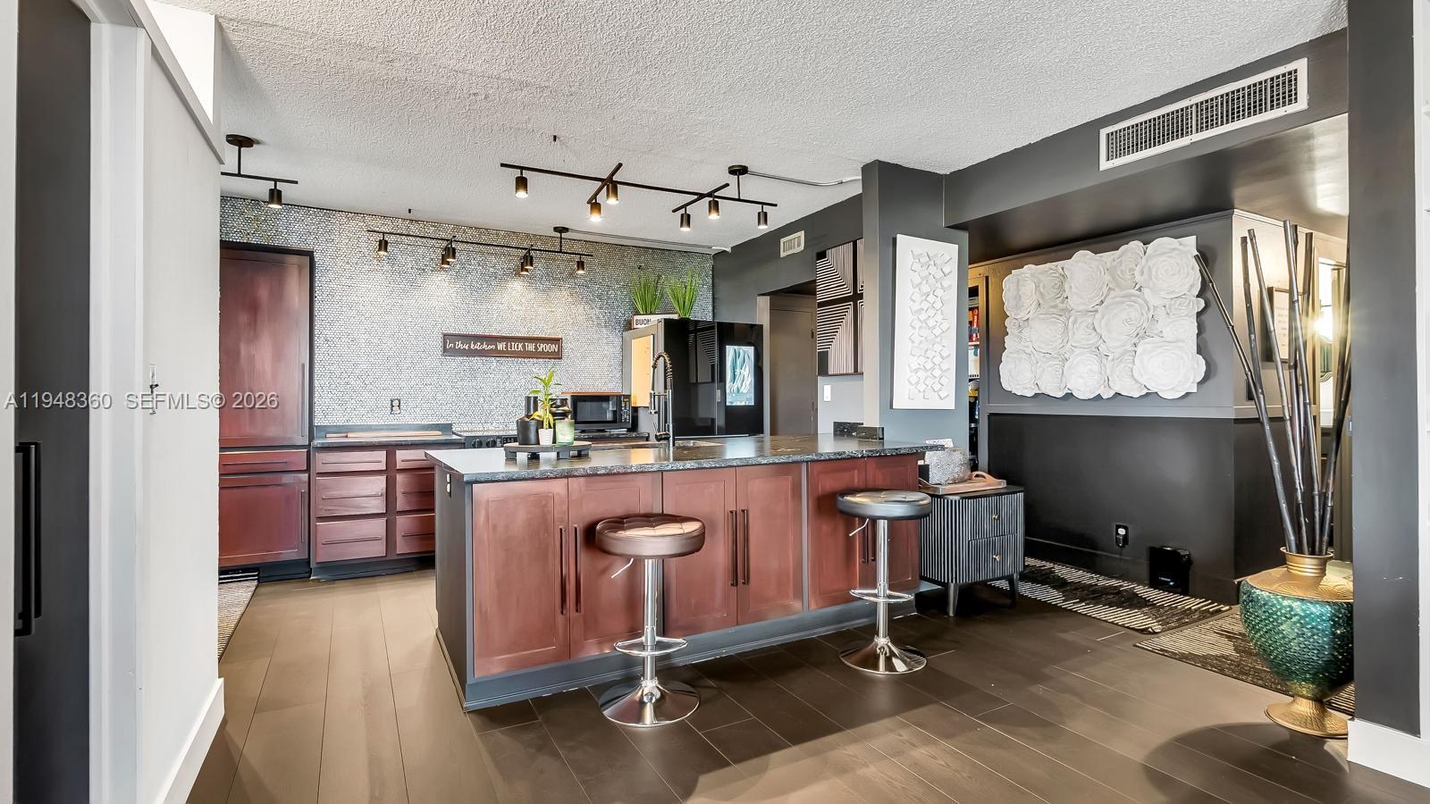 3800 Hillcrest Dr 401