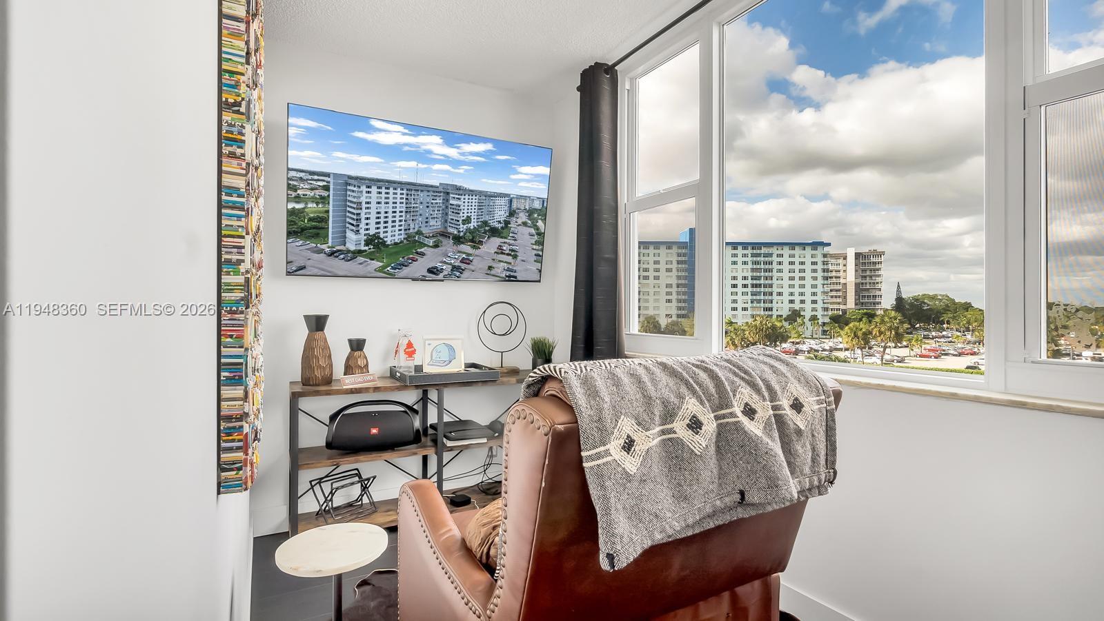 HILLCREST EAST NO 25 COND - Residential