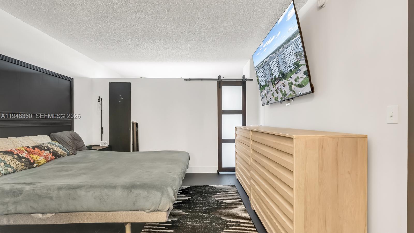 HILLCREST EAST NO 25 COND - Residential