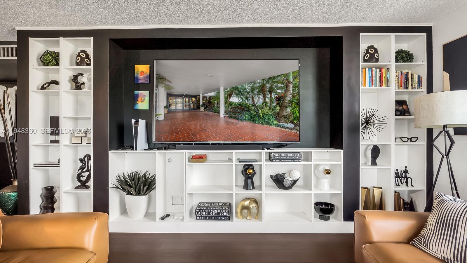 HILLCREST EAST NO 25 COND - Residential