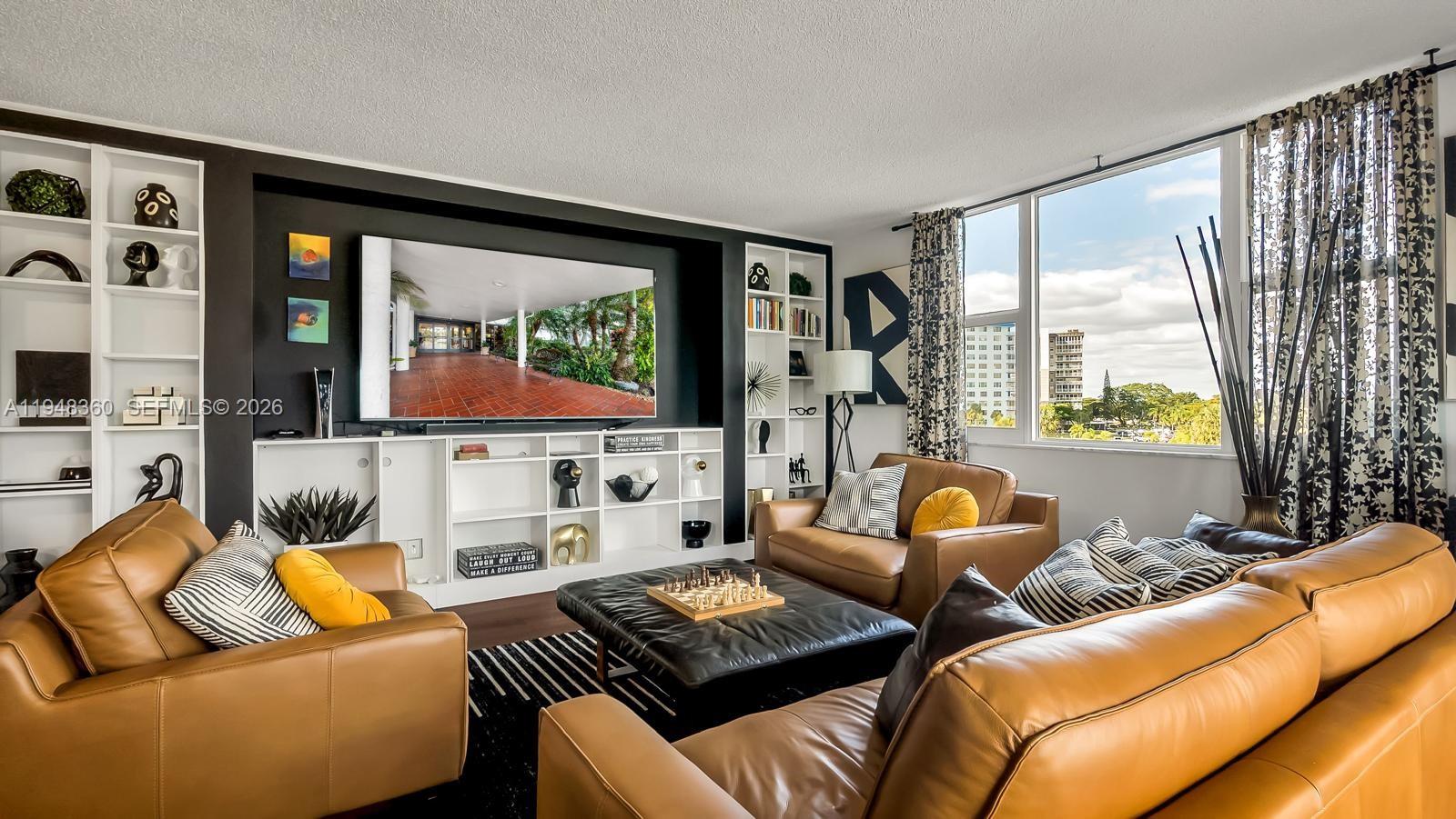 HILLCREST EAST NO 25 COND - Residential